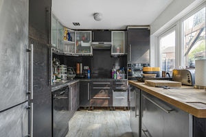Kitchen- click for photo gallery